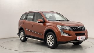 Used 2015 Mahindra XUV500 [2015-2018] W10 Diesel Manual exterior RIGHT FRONT CORNER VIEW