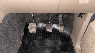 Used 2018 Mahindra TUV300 [2015-2020] T10 Diesel Manual interior PEDALS VIEW