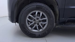 Used 2018 Mahindra TUV300 [2015-2020] T10 Diesel Manual tyres LEFT FRONT TYRE RIM VIEW