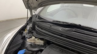 Used 2018 Hyundai Eon Magna + (O) 1.0 Petrol Manual engine ENGINE RIGHT SIDE HINGE & APRON VIEW