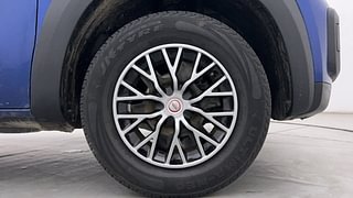Used 2019 Renault Kwid [2017-2019] CLIMBER 1.0 AMT Petrol Automatic tyres RIGHT FRONT TYRE RIM VIEW