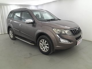 Used 2017 Mahindra XUV500 W10 Diesel Manual exterior RIGHT FRONT CORNER VIEW