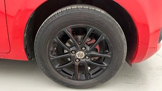 Used 2018 Maruti Suzuki Swift [2017-2021] ZXi AMT Petrol Automatic tyres RIGHT FRONT TYRE RIM VIEW