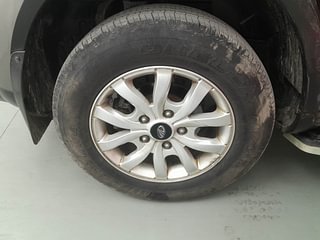 Used 2017 Mahindra XUV500 W10 Diesel Manual tyres RIGHT REAR TYRE RIM VIEW