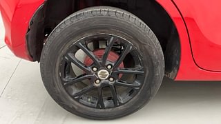 Used 2018 Maruti Suzuki Swift [2017-2021] ZXi AMT Petrol Automatic tyres RIGHT REAR TYRE RIM VIEW