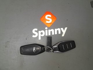 Used 2017 Mahindra XUV500 W10 Diesel Manual extra CAR KEY VIEW