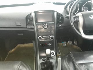 Used 2017 Mahindra XUV500 W10 Diesel Manual interior MUSIC SYSTEM & AC CONTROL VIEW