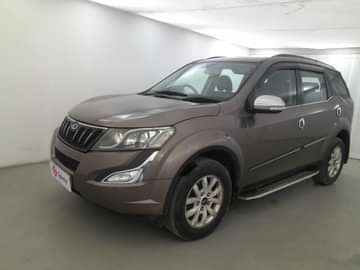 2017 Mahindra XUV500 W10