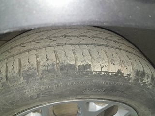 Used 2014 Ford Figo [2010-2015] Duratec Petrol Titanium 1.2 Petrol Manual tyres RIGHT REAR TYRE TREAD VIEW