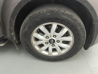 Used 2017 Mahindra XUV500 W10 Diesel Manual tyres RIGHT FRONT TYRE RIM VIEW