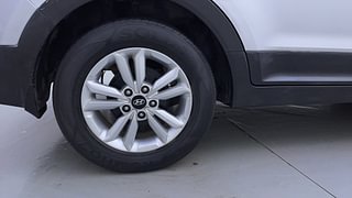 Used 2016 Hyundai Creta [2015-2018] 1.6 SX Plus Auto Diesel Automatic tyres RIGHT REAR TYRE RIM VIEW