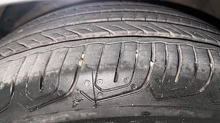 Used 2019 Maruti Suzuki Baleno [2019-2022] Zeta AT Petrol Petrol Automatic tyres LEFT FRONT TYRE TREAD VIEW