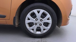 Used 2014 Hyundai Grand i10 [2013-2017] Sportz 1.2 Kappa VTVT Petrol Manual tyres RIGHT FRONT TYRE RIM VIEW