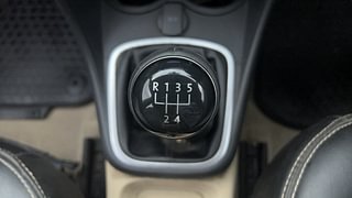 Used 2017 Volkswagen Ameo [2016-2020] Highline1.2L (P) Petrol Manual interior GEAR  KNOB VIEW