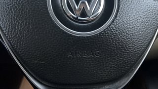 Used 2017 Volkswagen Ameo [2016-2020] Highline1.2L (P) Petrol Manual top_features Airbags