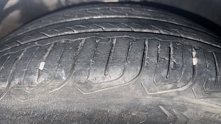 Used 2017 Volkswagen Ameo [2016-2020] Highline1.2L (P) Petrol Manual tyres RIGHT FRONT TYRE TREAD VIEW
