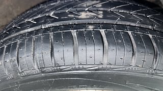 Used 2017 Maruti Suzuki Baleno [2015-2019] Sigma Petrol Petrol Manual tyres RIGHT FRONT TYRE TREAD VIEW