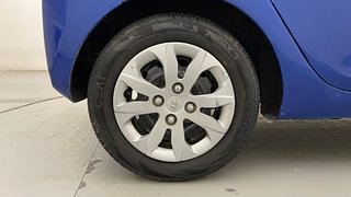 Used 2015 Hyundai Eon [2011-2018] Sportz Petrol Manual tyres RIGHT REAR TYRE RIM VIEW