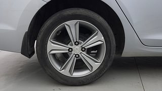 Used 2019 Hyundai Verna [2017-2020] 1.6 VTVT SX + AT Petrol Automatic tyres RIGHT REAR TYRE RIM VIEW