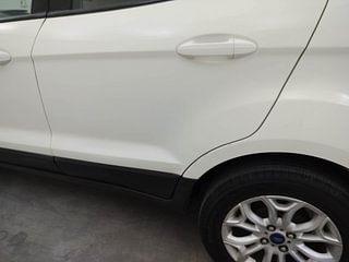 Used 2015 Ford EcoSport [2013-2015] Titanium 1.5L Ti-VCT AT Petrol Automatic dents MINOR SCRATCH