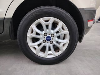 Used 2015 Ford EcoSport [2013-2015] Titanium 1.5L Ti-VCT AT Petrol Automatic tyres LEFT REAR TYRE RIM VIEW