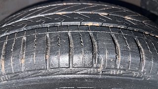 Used 2014 Hyundai Grand i10 [2013-2017] Asta AT 1.2 Kappa VTVT Petrol Automatic tyres RIGHT FRONT TYRE TREAD VIEW