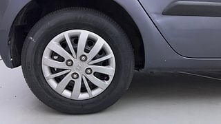 Used 2014 hyundai i10 Sportz 1.1 Petrol Petrol Manual tyres RIGHT REAR TYRE RIM VIEW