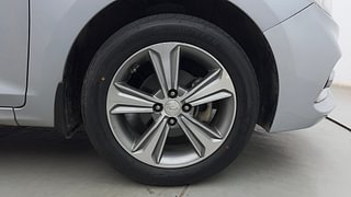 Used 2019 Hyundai Verna [2017-2020] 1.6 VTVT SX + AT Petrol Automatic tyres RIGHT FRONT TYRE RIM VIEW