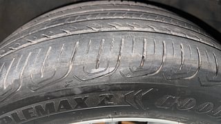 Used 2015 Toyota Corolla Altis [2014-2017] G Petrol Petrol Manual tyres RIGHT FRONT TYRE TREAD VIEW