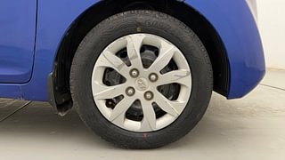 Used 2015 Hyundai Eon [2011-2018] Sportz Petrol Manual tyres RIGHT FRONT TYRE RIM VIEW