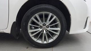 Used 2015 Toyota Corolla Altis [2014-2017] G Petrol Petrol Manual tyres RIGHT FRONT TYRE RIM VIEW