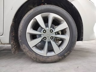 Used 2016 Hyundai Elite i20 [2014-2018] Asta 1.2 (O) Petrol Manual tyres RIGHT FRONT TYRE RIM VIEW