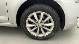 Used 2014 Skoda Octavia [2013-2017] Ambition 1.4 TSI Petrol Manual tyres RIGHT FRONT TYRE RIM VIEW