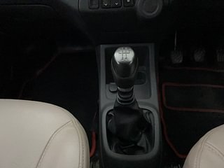 Used 2016 Renault Kwid [2015-2019] RXT Opt Petrol Manual interior GEAR  KNOB VIEW