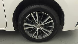 Used 2019 Toyota Corolla Altis [2017-2020] GL Petrol Petrol Manual tyres RIGHT FRONT TYRE RIM VIEW