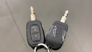 Used 2016 Renault Kwid [2015-2019] RXT Opt Petrol Manual extra CAR KEY VIEW