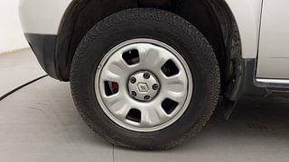 Used 2015 Renault Duster [2012-2015] RxL Petrol Petrol Manual tyres LEFT FRONT TYRE RIM VIEW