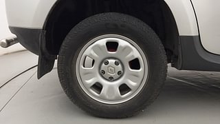 Used 2015 Renault Duster [2012-2015] RxL Petrol Petrol Manual tyres RIGHT REAR TYRE RIM VIEW