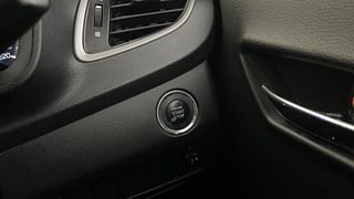 Used 2020 Maruti Suzuki Baleno [2019-2022] Zeta Petrol Petrol Manual top_features Keyless start