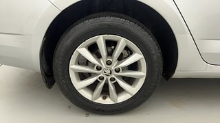 Used 2014 Skoda Octavia [2013-2017] Ambition 1.4 TSI Petrol Manual tyres RIGHT REAR TYRE RIM VIEW