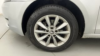 Used 2014 Skoda Octavia [2013-2017] Ambition 1.4 TSI Petrol Manual tyres LEFT FRONT TYRE RIM VIEW