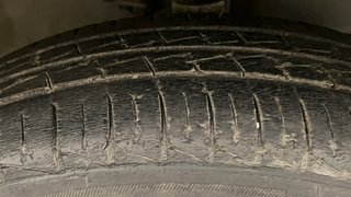 Used 2013 Maruti Suzuki Wagon R 1.0 [2013-2019] LXi CNG Petrol+cng Manual tyres RIGHT FRONT TYRE TREAD VIEW