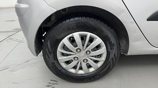 Used 2014 hyundai i10 Sportz 1.1 Petrol Petrol Manual tyres RIGHT REAR TYRE RIM VIEW