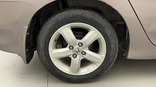 Used 2011 Honda City [2011-2014] 1.5 V AT Petrol Automatic tyres RIGHT REAR TYRE RIM VIEW