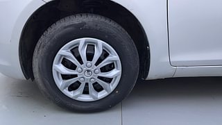 Used 2013 Maruti Suzuki Swift [2011-2017] VXi Petrol Manual tyres LEFT FRONT TYRE RIM VIEW