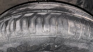 Used 2013 Maruti Suzuki Swift [2011-2017] VXi Petrol Manual tyres RIGHT FRONT TYRE TREAD VIEW