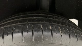 Used 2019 Maruti Suzuki Baleno [2015-2019] Zeta AT Petrol Petrol Automatic tyres LEFT REAR TYRE TREAD VIEW