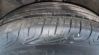 Used 2016 Hyundai Elite i20 [2014-2018] Sportz 1.2 Petrol Manual tyres LEFT FRONT TYRE TREAD VIEW