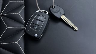 Used 2022 Hyundai Venue [2019-2022] SX 1.0  Turbo iMT Petrol Manual extra CAR KEY VIEW