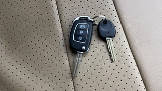 Used 2016 Hyundai Elite i20 [2014-2018] Sportz 1.2 Petrol Manual extra CAR KEY VIEW